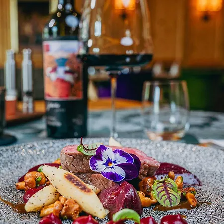 Cocoon - Alpine Boutique מלון 5*