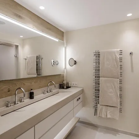 Cocoon - Alpine Boutique מלון